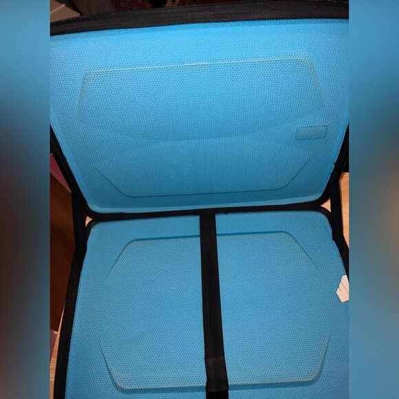 Case Logic Black Laptop Hard Case - Picture 2 of 3